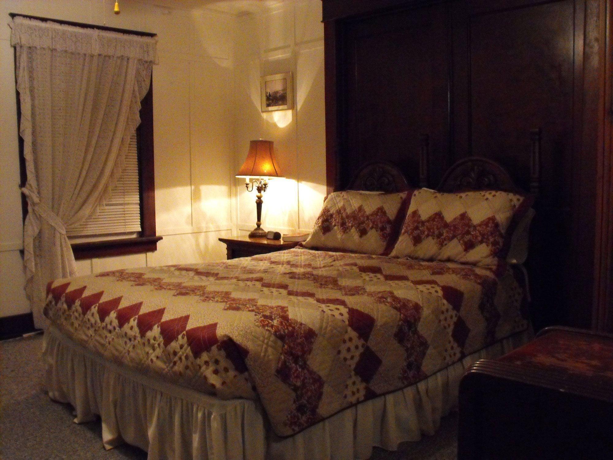 Empire House Hotel Rising Sun Екстер'єр фото