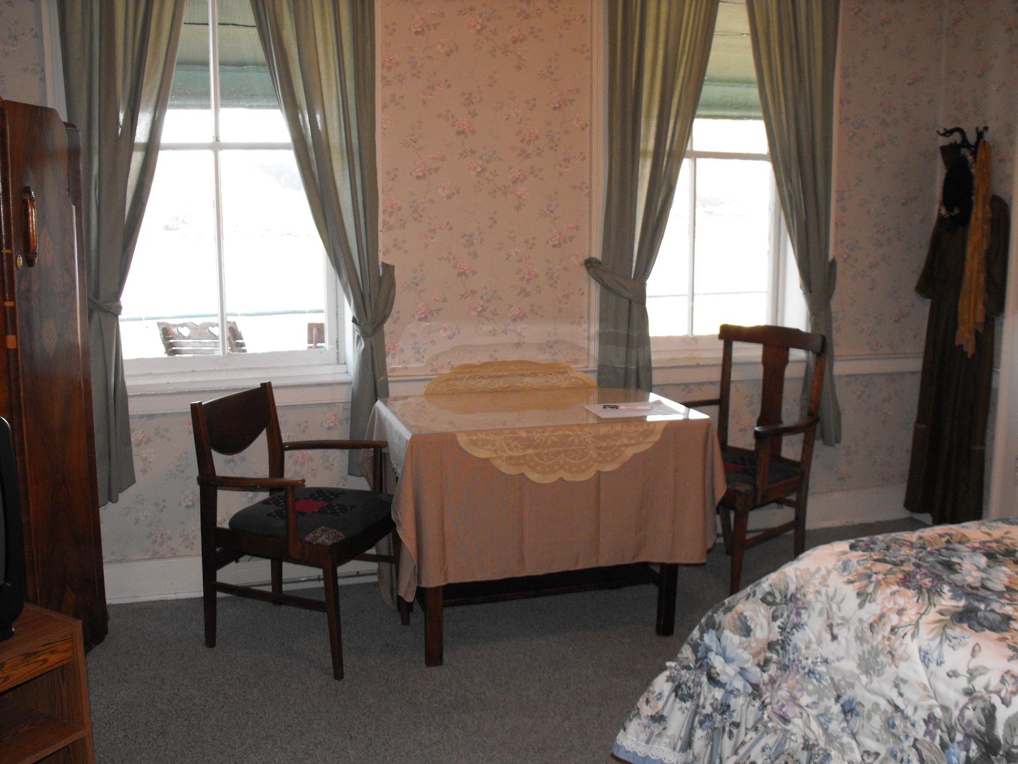 Empire House Hotel Rising Sun Екстер'єр фото
