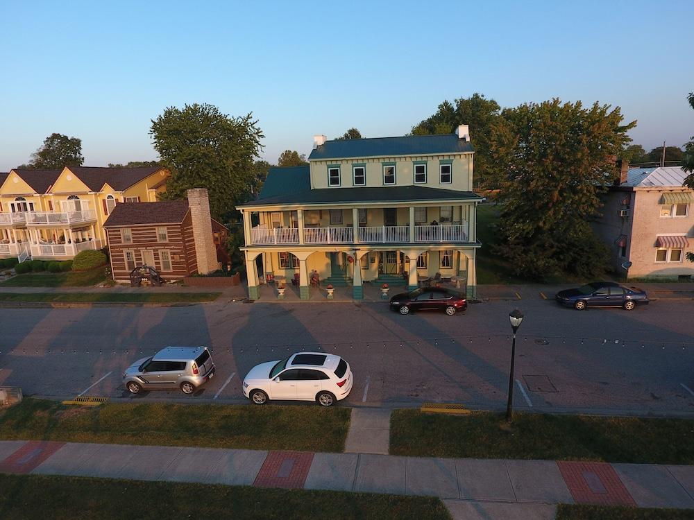 Empire House Hotel Rising Sun Екстер'єр фото